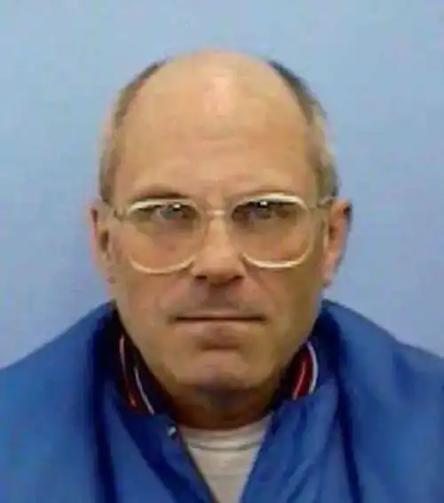 2003年,男子被迫戴着项圈炸弹去抢银行,结果怎样了