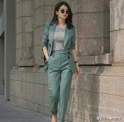 时尚早春穿搭,小西装外套的魅力让你无法抵抗