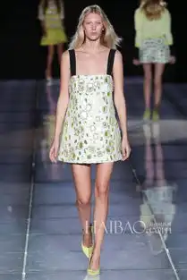 罗马古风的波普情绪faustopuglisi2015春夏女装秀,海报时尚网带你亲临2015春夏米兰时装周