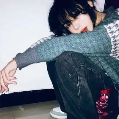 又丧又温柔的女生头像