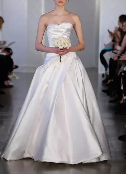 主婚纱怎么选她试了6家总结出了这个法则