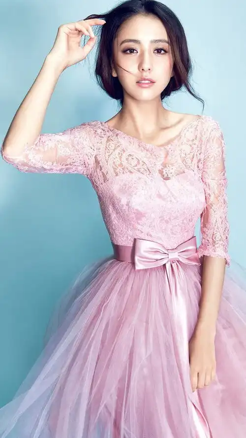 婚姻危机之后,佟丽娅变得越来越成熟,为女性树立自强自立榜样