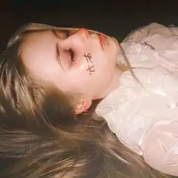 头像丨有时候疏远不是讨厌,而是太喜欢又很无奈