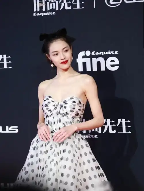 鞠婧祎裴珠泫头肩比太虐,杨颖,jennie的头肩比,真的优越