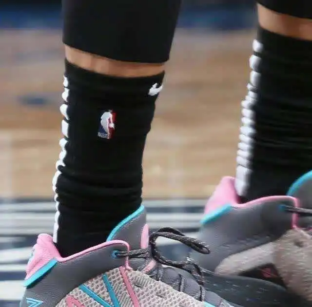 nba球员上脚耐克续约科比系列,拉文正式签约新百伦