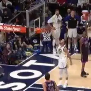 库里22分全能表现库里22中8拿到22分7篮板8助攻