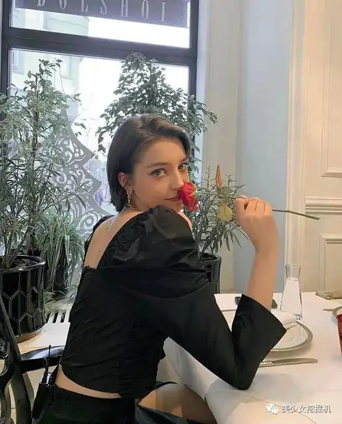 盘点俄罗斯美女,混血版方脸杨幂火了