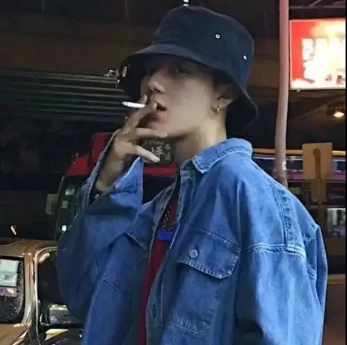 薛之谦图片头像丧系腰包