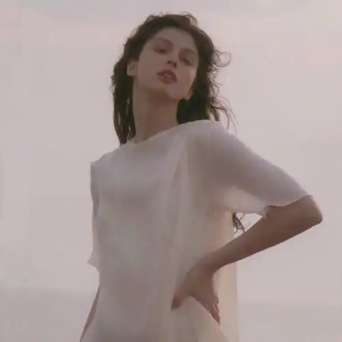 欧美头像系列爱情需要双向奔赴