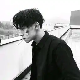 黑白个性男头.庆幸我还可以爱你