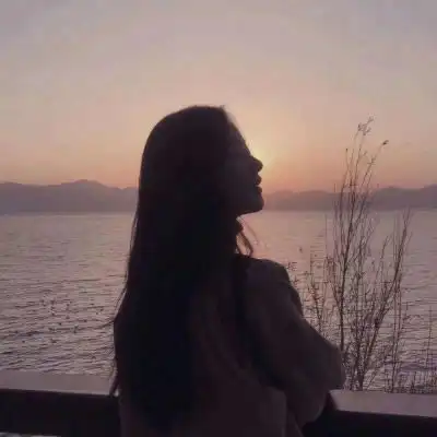 背影或侧面的丧女头像现代暗黑丧风格头像