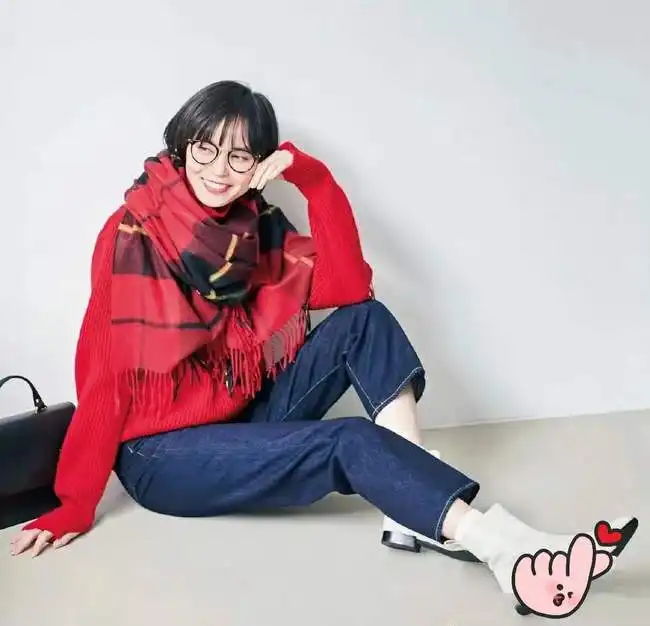 新年走亲访友,就穿喜庆红色系,自带显白滤镜,很有节日氛围