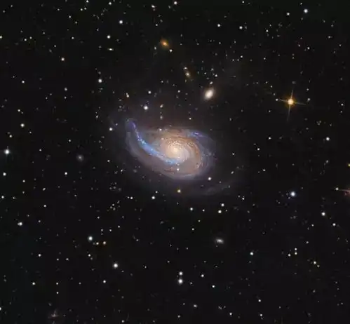 像俄罗斯玩偶娃娃一样的星系