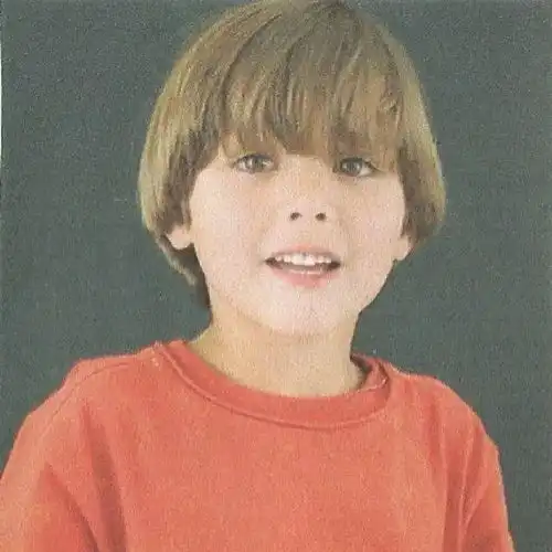 昔日呆萌小男孩,如今型男魅力四射