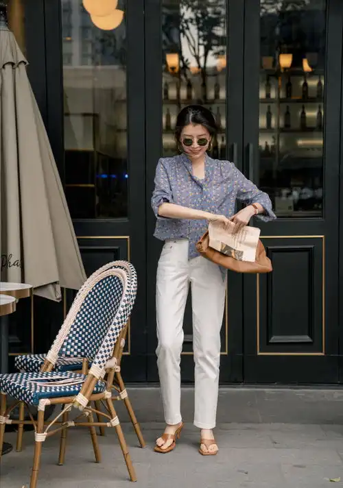 三木可真会穿,一件白衬衫变着花样穿,简单又实用