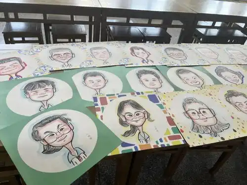 暖哭每人一幅漫画肖像银川一小学老师为110名毕业生送超级惊喜