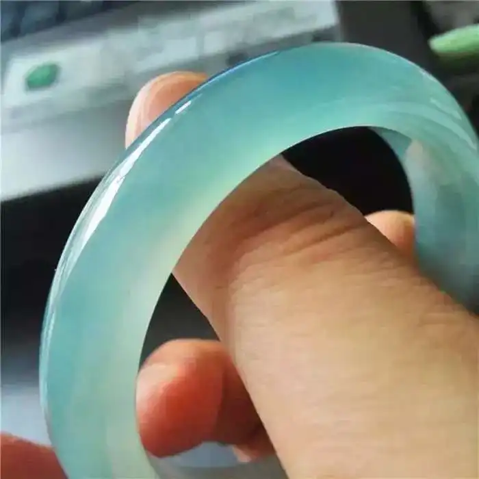 碧海蓝天翡翠手镯一段别样的风情