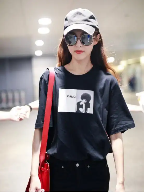 黑白色调的高级感爆棚穿搭,难怪女明星都这么有气质,太会穿了