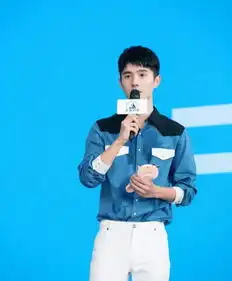 刘昊然到底是谁家帅男友衬衫白裤被汗浸湿严重,敬业到心疼