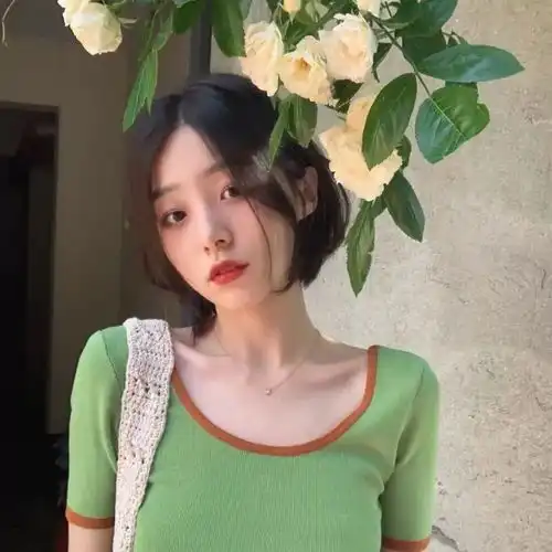 闺蜜头像我愿意再等等,等满眼是我的你出现