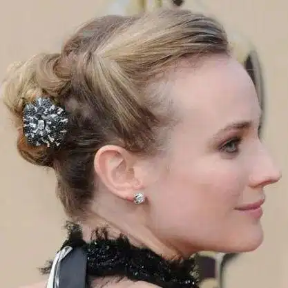 戴王冠会掉,但学会这招头饰妙计,保你时髦到没朋友