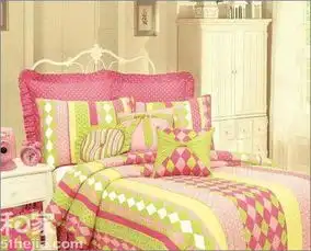 绚烂明媚床品布艺打造温暖居室