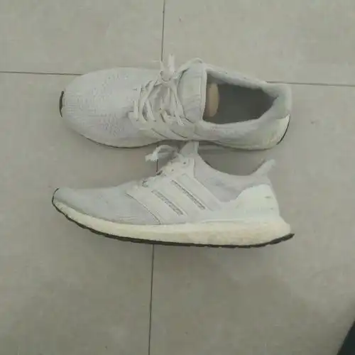 阿迪跑鞋白色怎么能洗干净