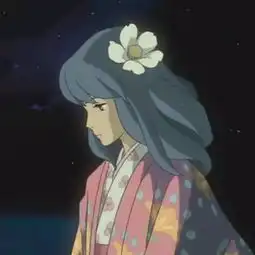 头上有一朵花的黑色头发粉色衣服女孩是哪个动漫里的