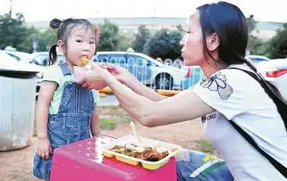 单亲妈妈带3岁女儿开出租车车上度过900多个夜晚