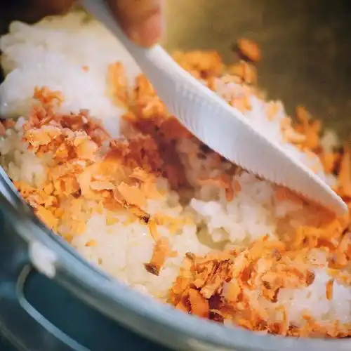 他用镜头记录老婆日常生活,虽然不露脸,但很幸福