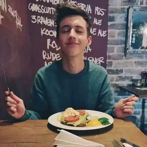 一个会唱歌的小鲜肉