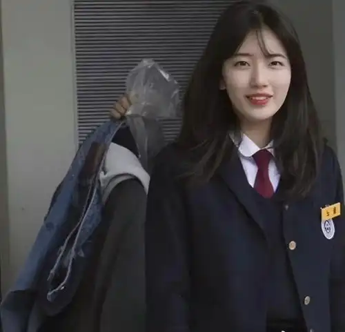 韩星街拍韩剧穿搭被她玩明白了国民初恋裴秀智的衣品赞一个