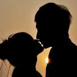 寻欧美系情侣头像.