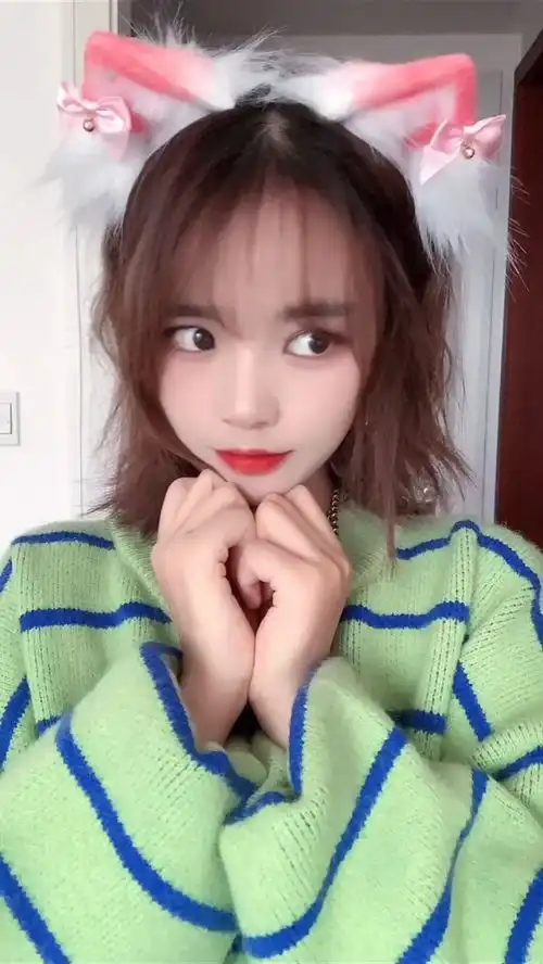 看看是谁接住了我这个亲亲甜系女孩insnlasia