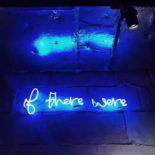 蓝色系背景男头像壁纸