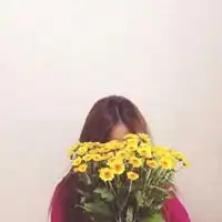 手捧花的女生森系头像最新微信头像图片大全