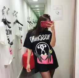 意大利moschino女士鬼手系列黑色问号款t恤男女同款