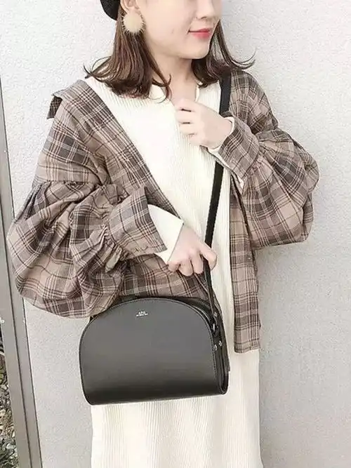 给大地色系女孩的穿搭提案,没有灵感看这篇准没错