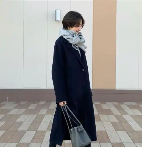 奔四的女人穿衣再精不再多,把这些基础款搭配好,时尚减龄又高级