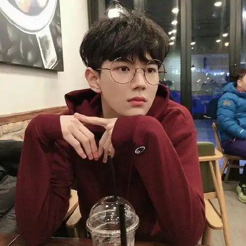 举手投足很娘的生肖男男人阴柔起来,就没女人什么事了