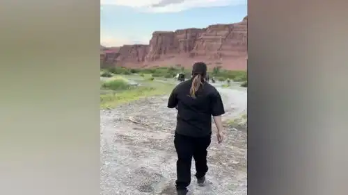 馕坑一样的托克逊大美新疆一起享受大自然的美治愈系风景最美的风景在路上旅行