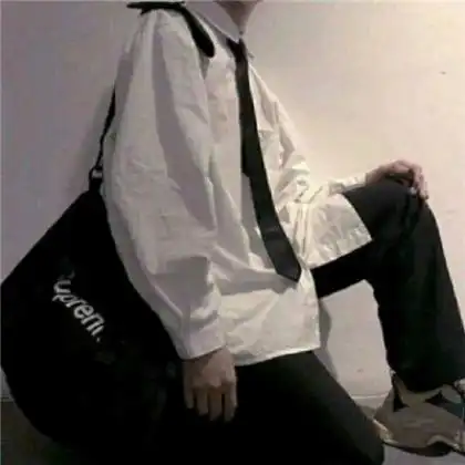 qq男生头像下半身腿部,比较潮流的看不到脸的