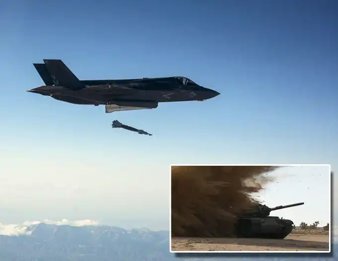 35试用机翼挂架投弹自甘堕落为三代战机