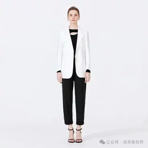 高个子女生宽松西装修身裤,尽显率性气质
