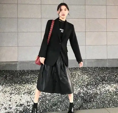 女孩子要酷一点,黑色系酷女孩穿搭
