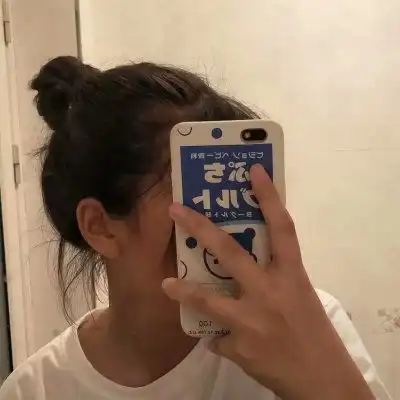 女头图片拿手机挡脸用手机挡着脸的qq女头