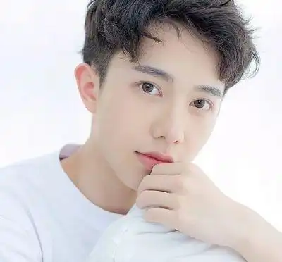 明明万人迷却在爱情中很卑微的星座,爱上一个人,就死心塌地