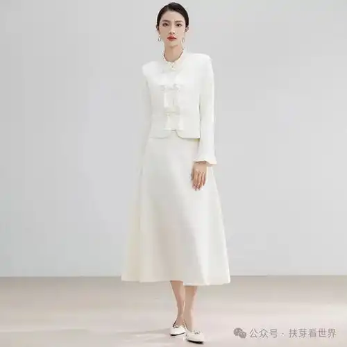 秋日10套白色系搭配,清爽又干净