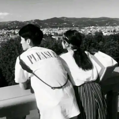 情侣头像黑白高清不带字真人头像黑白一人一张