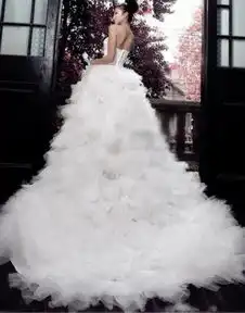 穿上婚纱那一刻